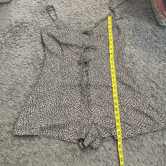 Lace up cheetah print romper - Picture 8 of 8